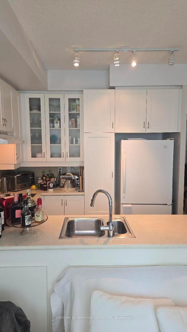 Property Photo:  20 Scrivener Square 312  ON M4W 3X9 