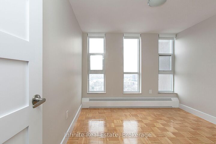 Property Photo: 666 Spadina Avenue 403 ON M5S 2H8