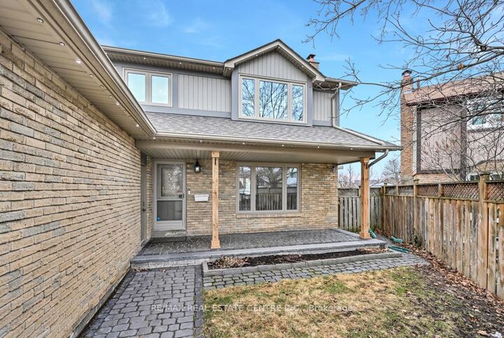 Property Photo: 14 Borden Hill Court ON L6S 3K7