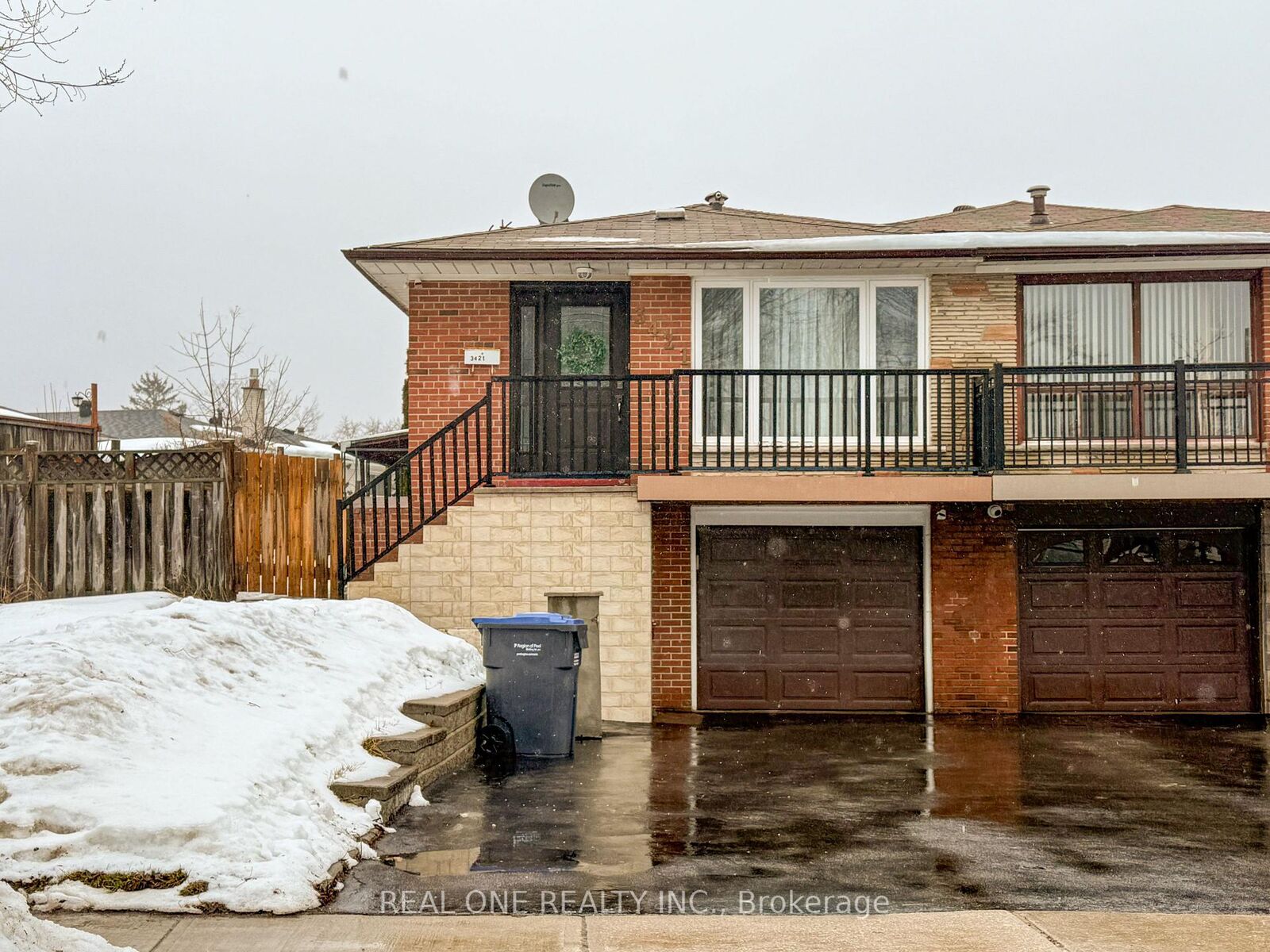 Property Photo:  3421 Ellengale Drive W Lower Unit  ON L5C 1Z5 