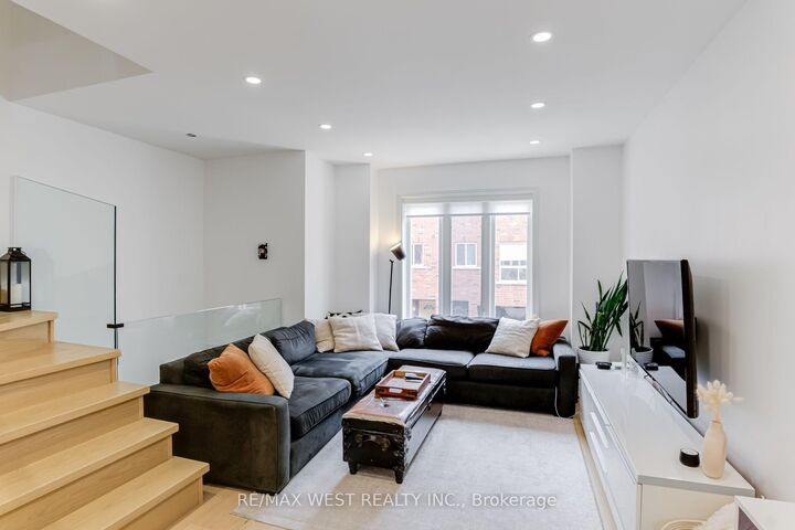 Property Photo:  12 Grogan Mews  ON M6G 4J9 