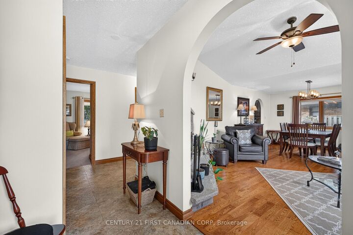 Property Photo: 22 Heritage Court ON N7G 3Y6