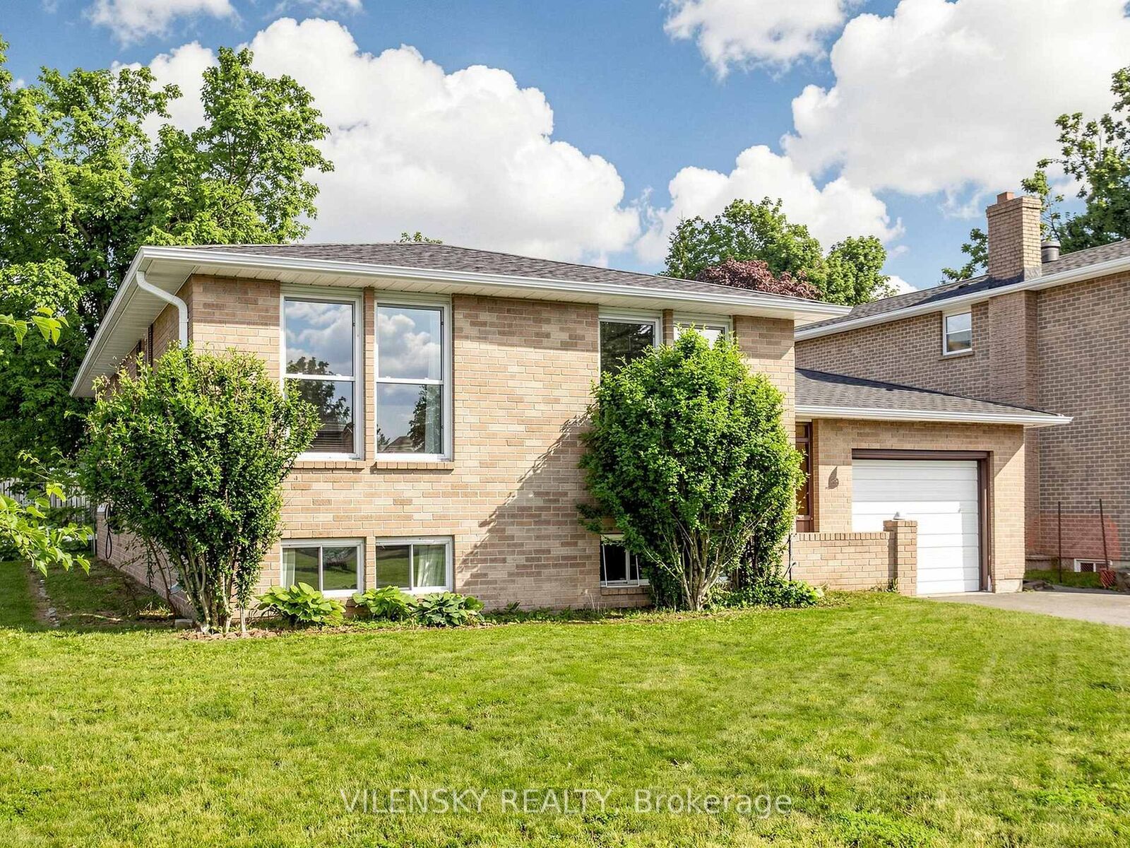Property Photo: 1 Oriole Court ON L4M 5N1