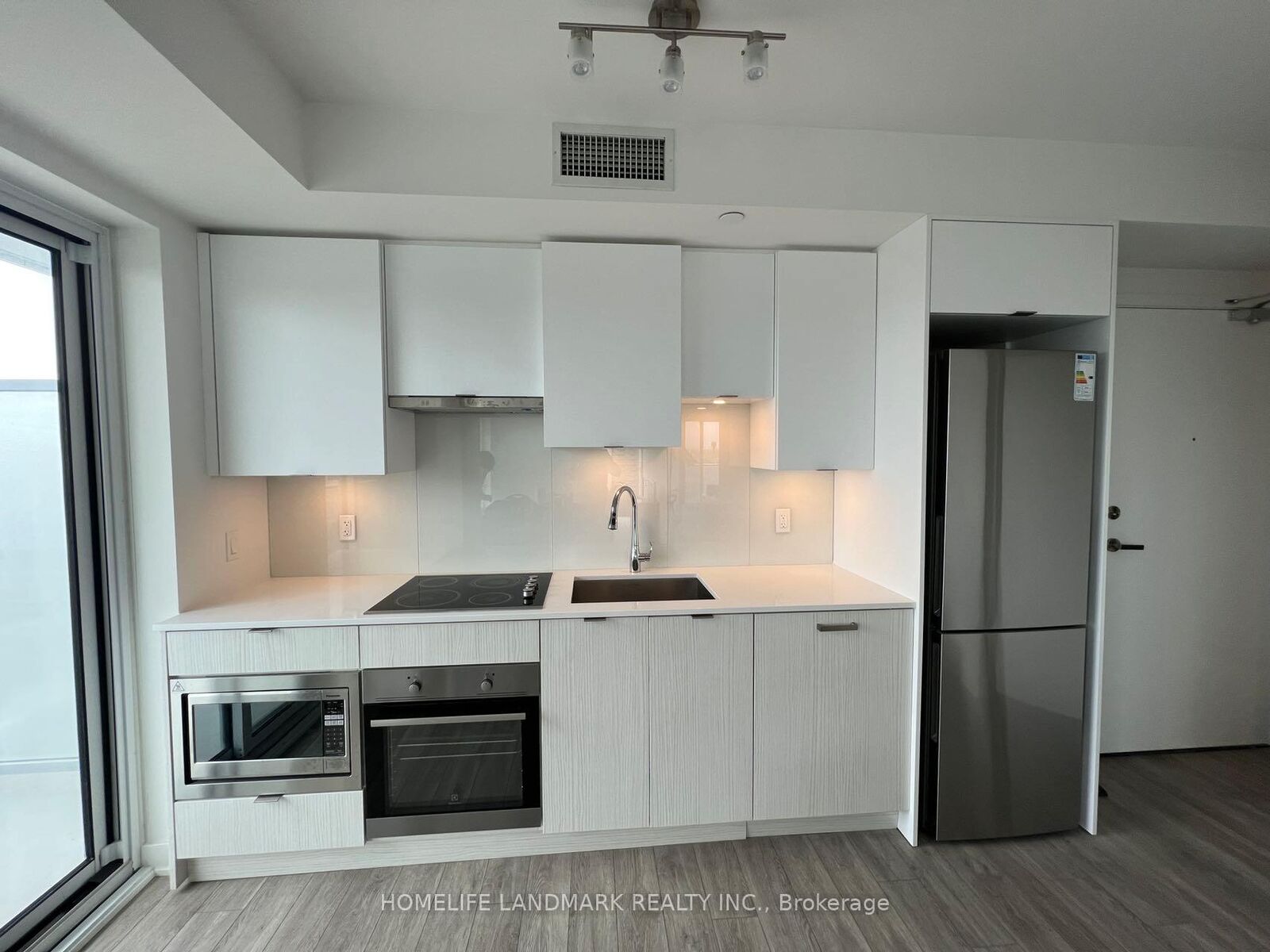 Photo de la propriété: 99 Broadway Avenue 1903 ON M4P 0E3