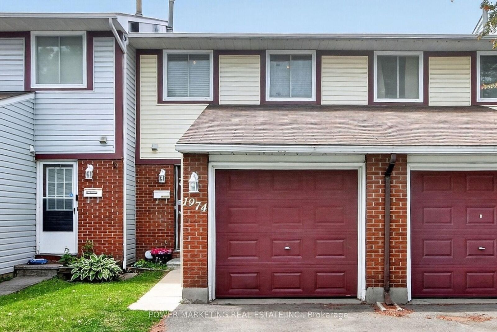 Photo de la propriété:  1974 Garden Park Lane  ON K1E 1E2 
