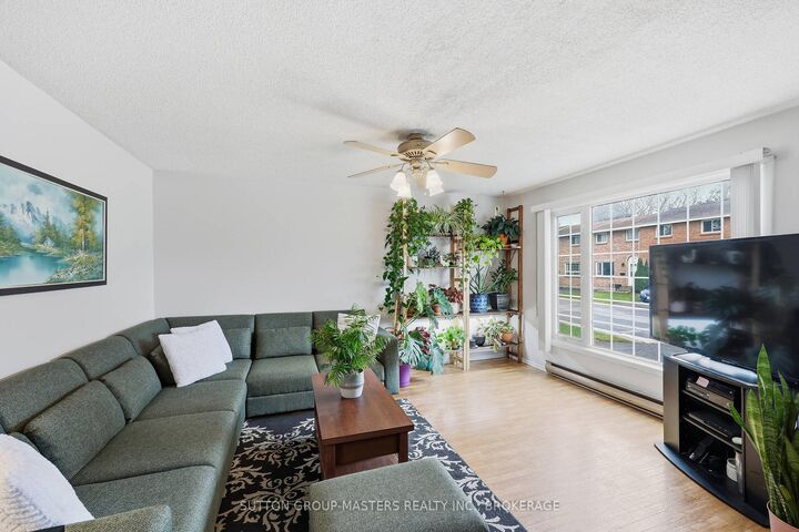 Property Photo:  182 Rosemund Crescent  ON K7M 6Z1 