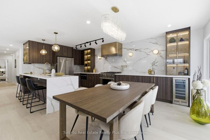 Property Photo:  3 Blithfield Avenue  ON M2K 1X9 