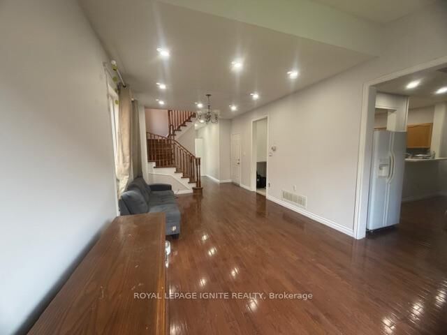 Property Photo: 110 Pantomine Boulevard Main ON L6Y 5P1