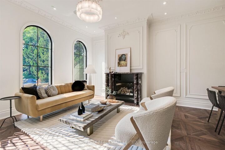Property Photo: 539 Crawford Street ON M6G 3J9