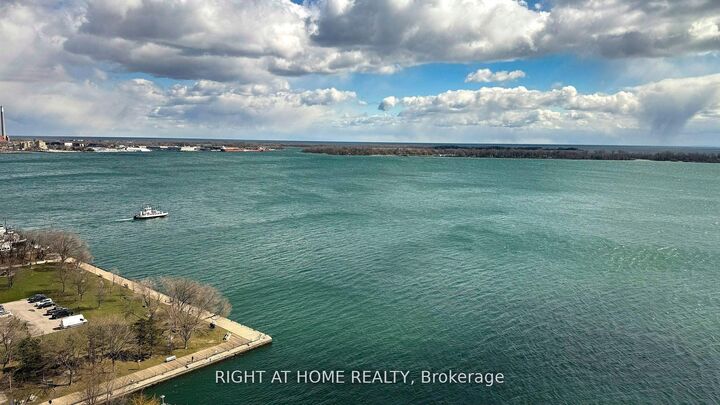 Property Photo:  99 Harbour Square 2205  ON M5J 2H2 