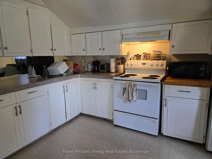 Property Photo: 169 Mary Street N 3 ON L1G 5C1
