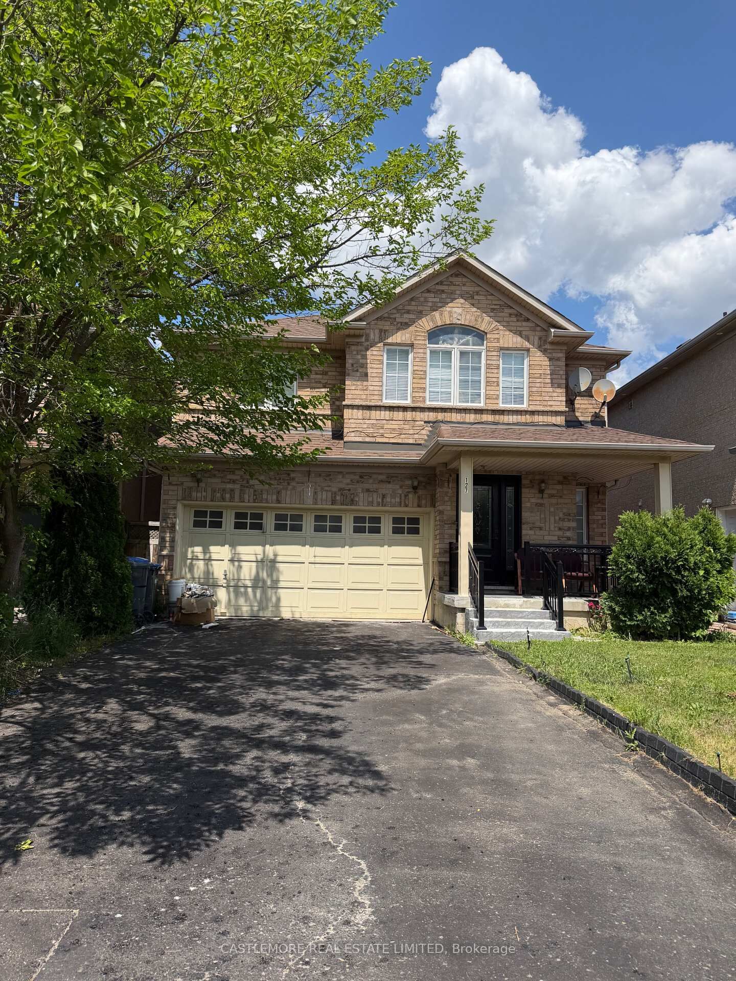 Property Photo:  127 Brisdale Drive  ON L7A 2H2 