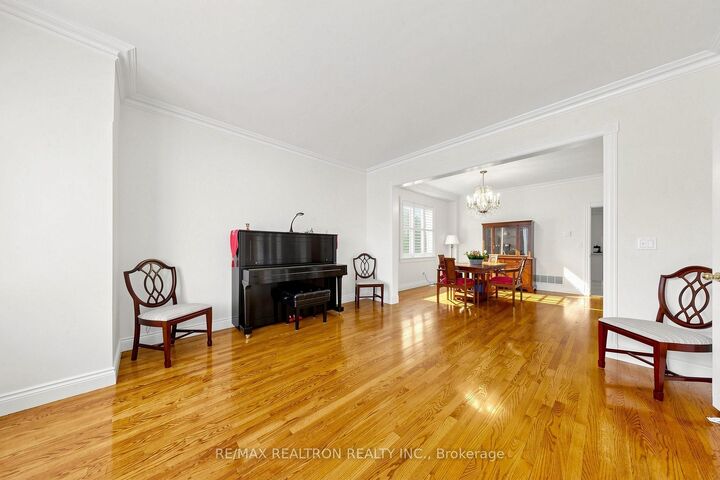 Property Photo: 352 Deloraine Avenue ON M5M 2B6