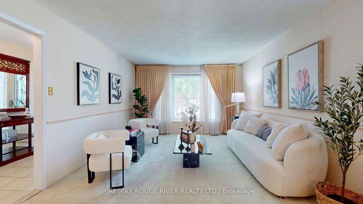Property Photo: 33 Pepper Tree Drive ON M1C 1Y5