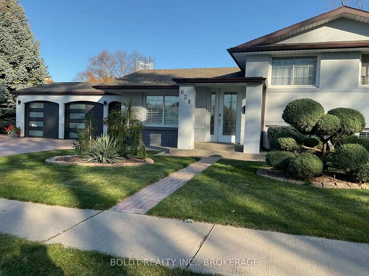 Property Photo: 628 Vine Street ON L2M 3V5