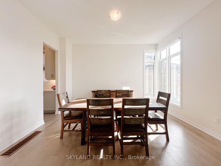 Property Photo:  33 Del Ray Crescent  ON L9Z 0N7 