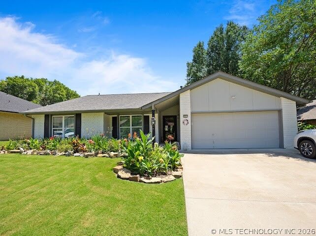 Property Photo: 2317 W Broadway Court OK 74012