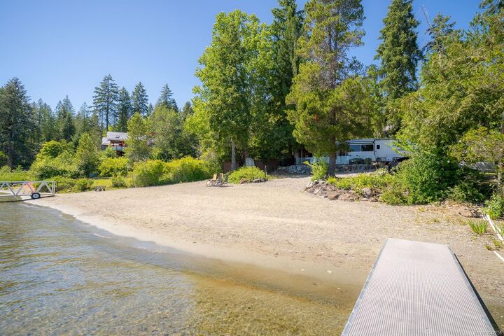 Property Photo: 9752 Lakeshore Rd #R1 BC V9Y 8Z3