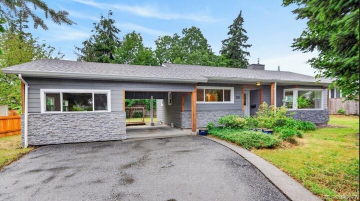 Property Photo: 385 Church St BC V9M 2C1