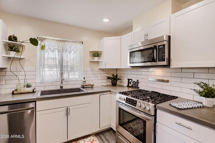 Property Photo:  1116 S Holbrook Lane  AZ 85281 