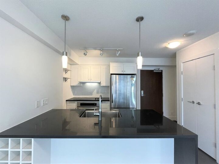 Property Photo:  888 Homer Street 7F  BC V6B 0H7 