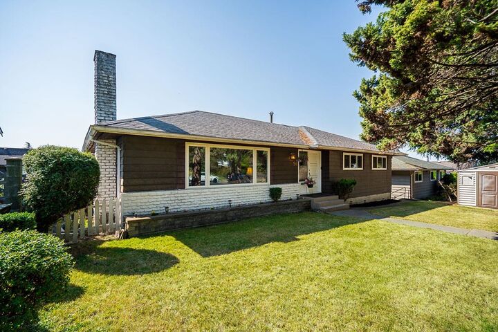 Property Photo: 50 E 10th Avenue BC V3L 4R5