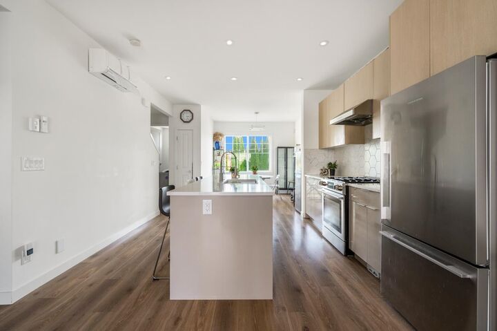 7780 Bridge Street 8 — photo 1