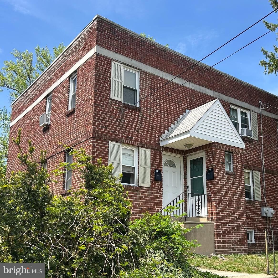 Property Photo:  73 S Evergreen Avenue  NJ 08096 