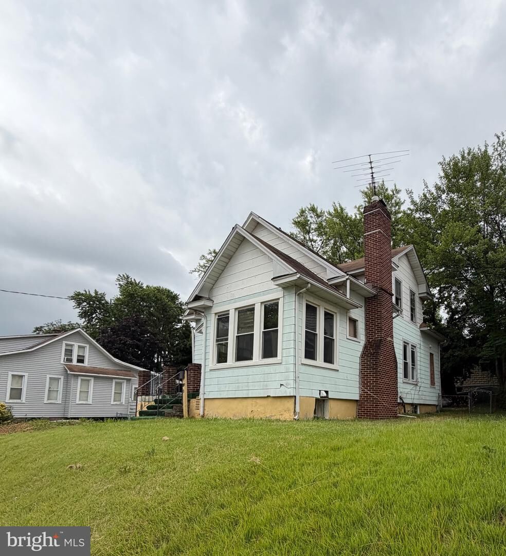 Property Photo:  4013 Parkwood Avenue  MD 21206 