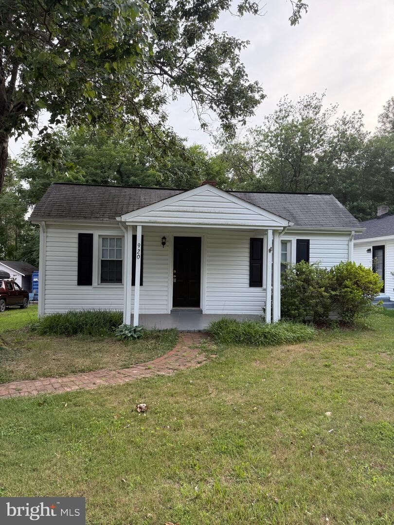 Property Photo:  920 Northside Drive  VA 22405 