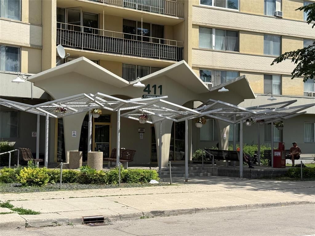 Property Photo: 411 Cumberland Avenue MB R3B 1T7