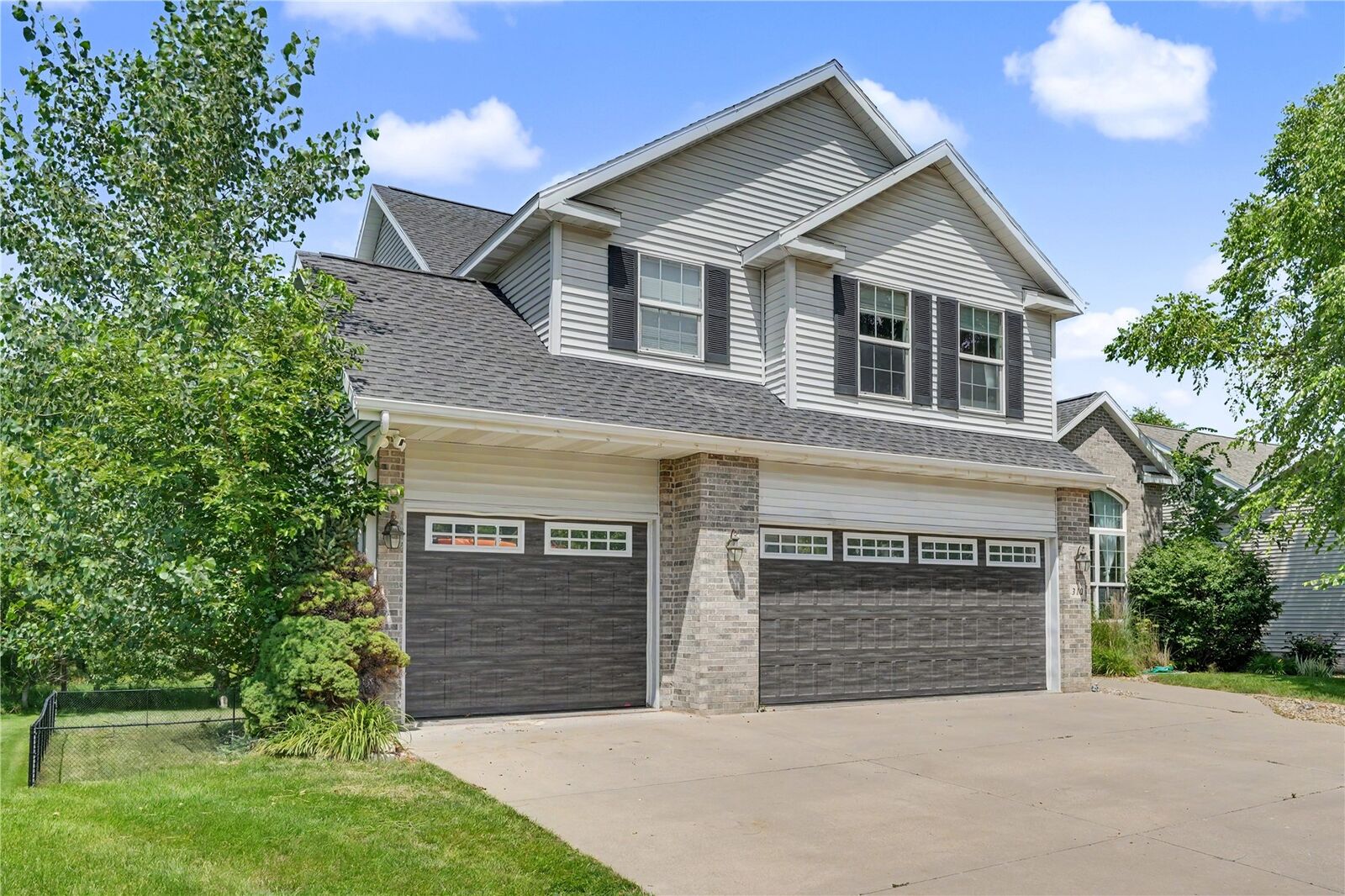 Property Photo:  310 Teakwood Lane NE  IA 52402 