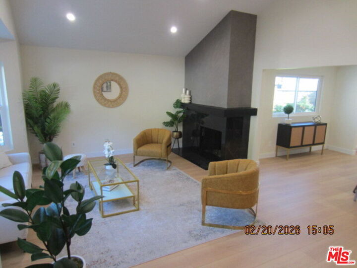 Property Photo: 2615 Woodstock Ln CA 91504