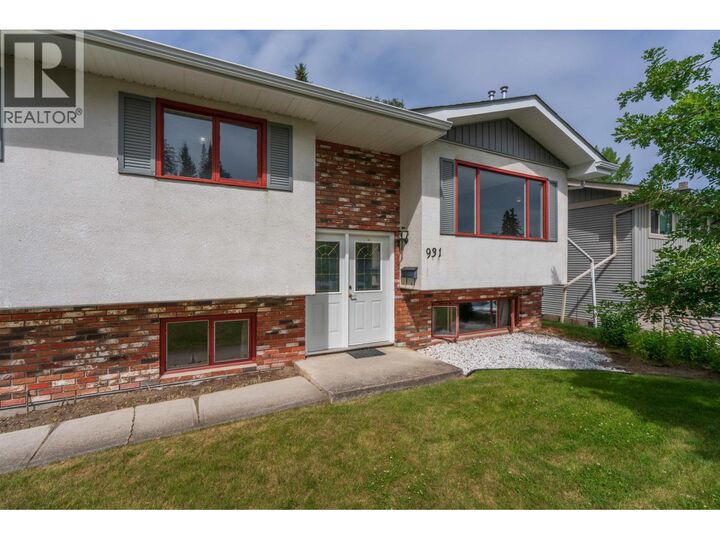 931 Limestone Crescent — photo 1