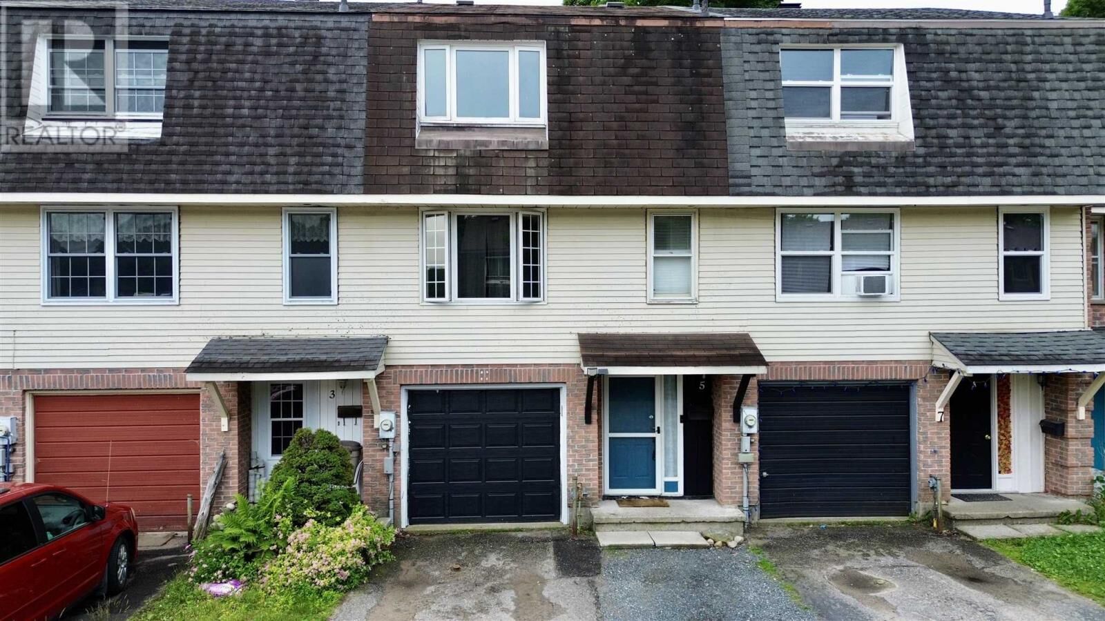 Property Photo:  5 Highland Pl  ON P5A 2S2 