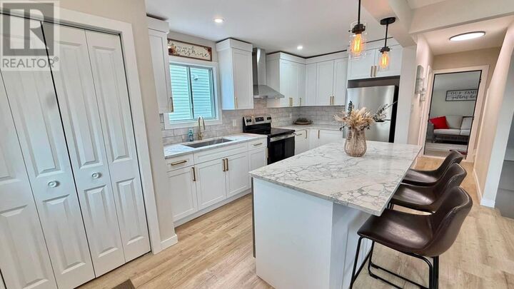 Property Photo: 372 Grenville Ave ON P7A 2B8