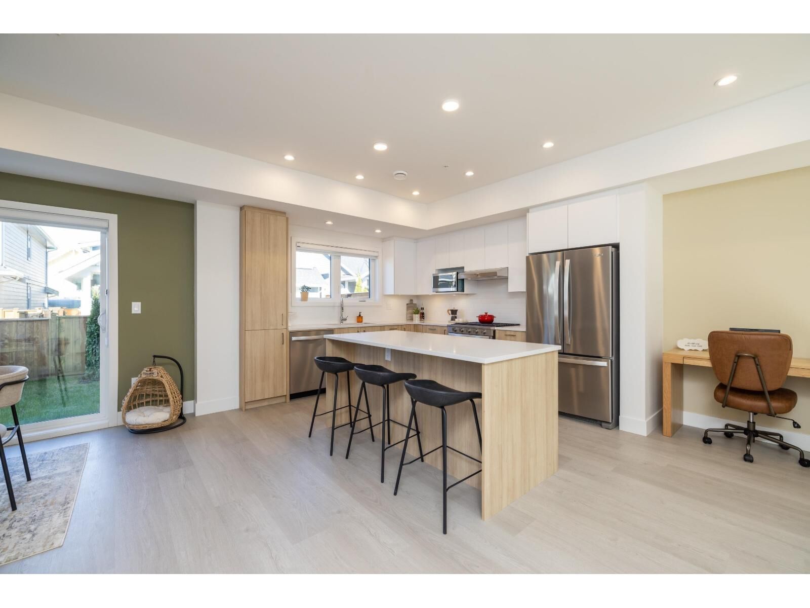 Property Photo: 7381 Preston Boulevard 98 BC V2V 1C5