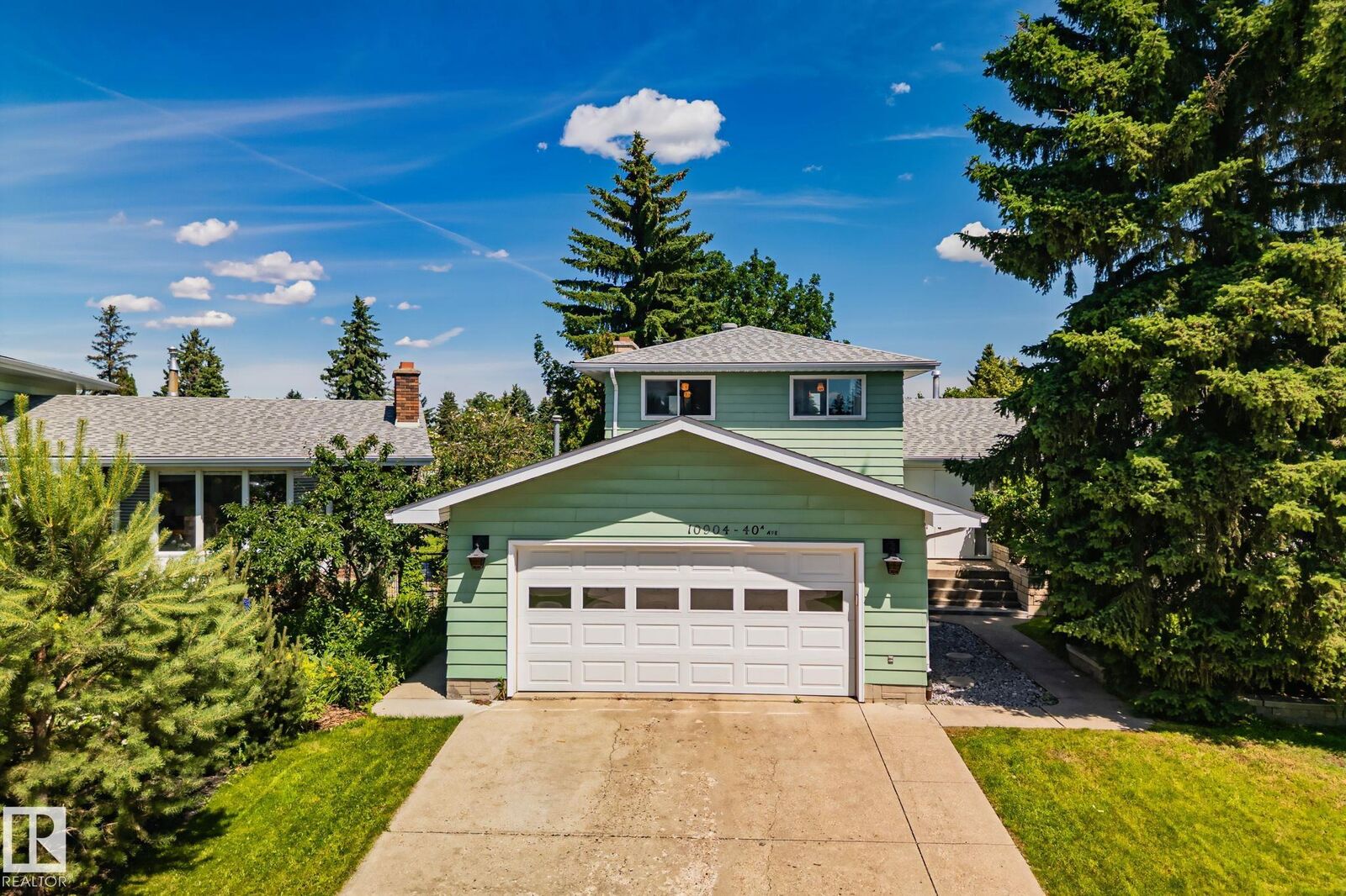 Property Photo:  10904 40A Avenue NW  AB T6J 0S9 