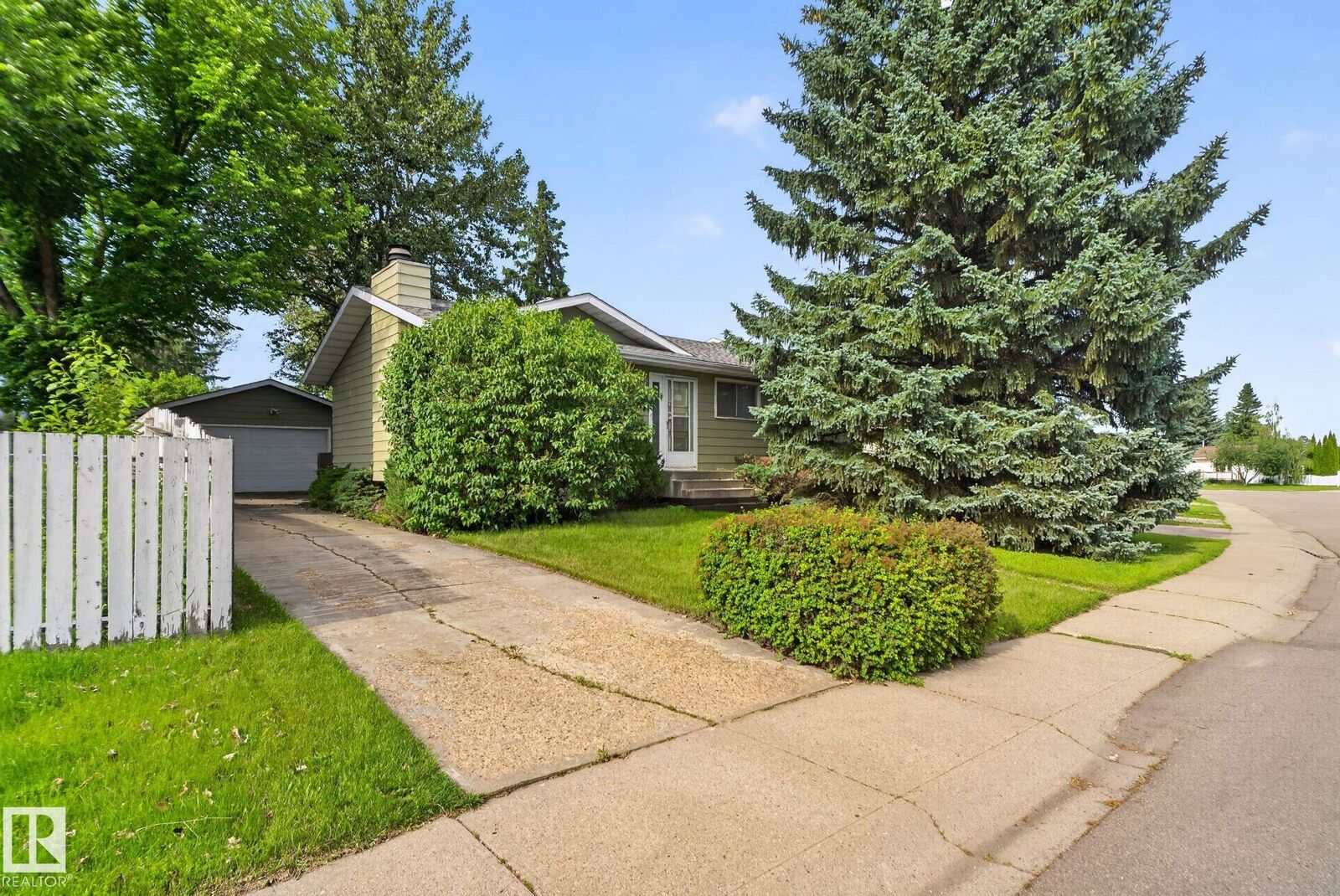 Property Photo: 4712 131 Avenue NW AB T5A 3G6