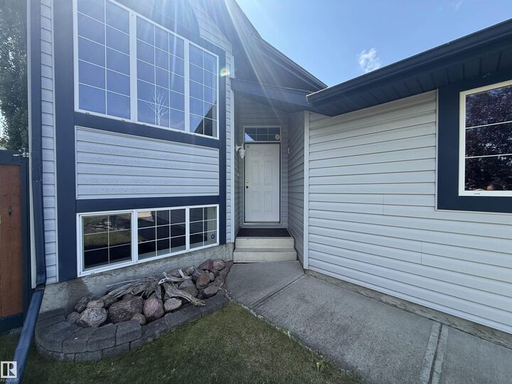 Property Photo: 25 Heatherglen Crescent AB T7X 3X4