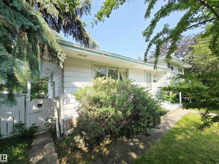 Property Photo:  5012 143 Street NW  AB T6H 4E2 