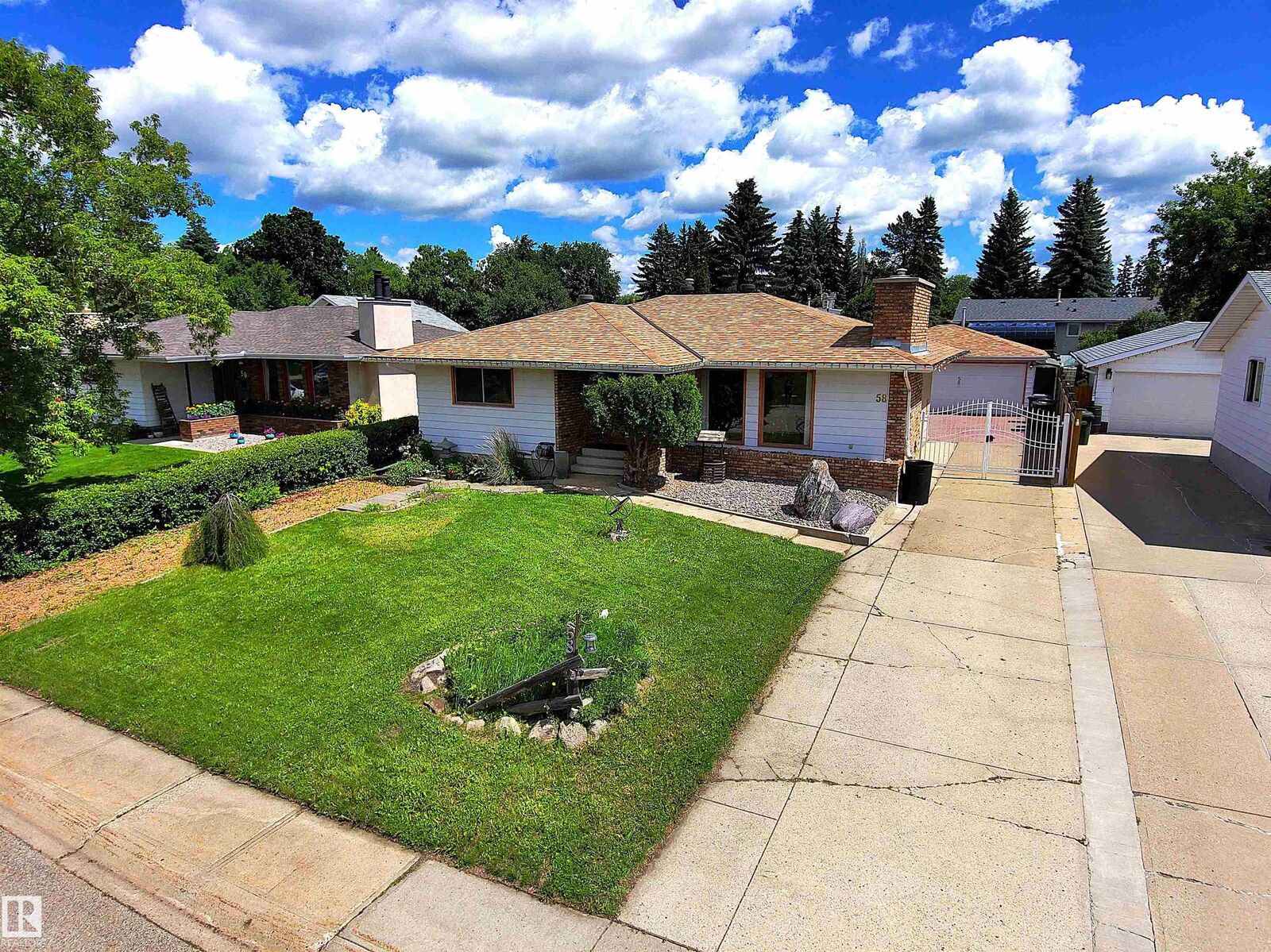 Property Photo:  58 Wilson Crescent  AB T8A 3L2 