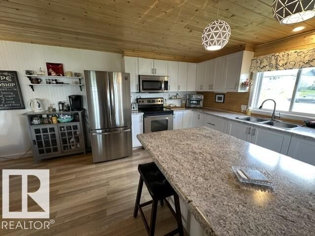 Property Photo: 5013 53 Avenue AB T0E 2K0
