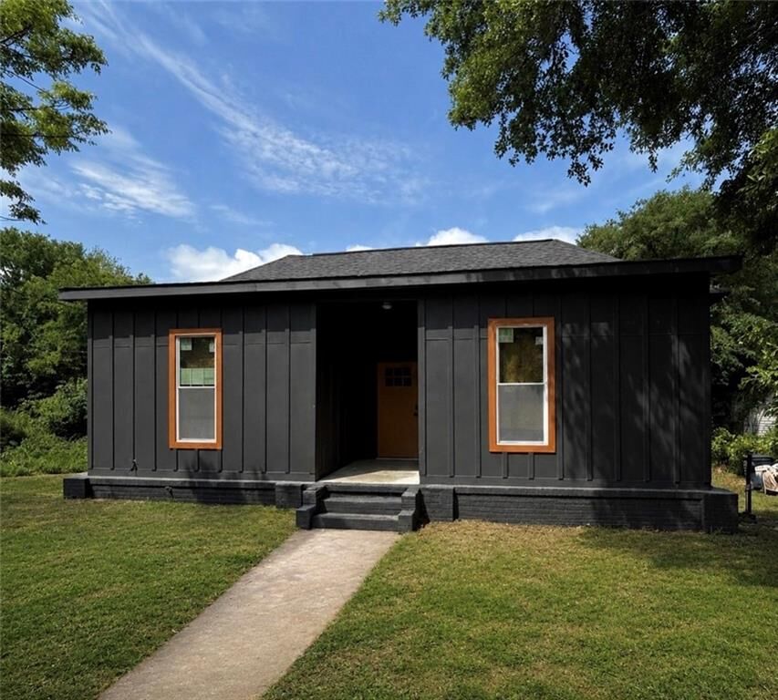 Property Photo:  808 Center Street  GA 31217 