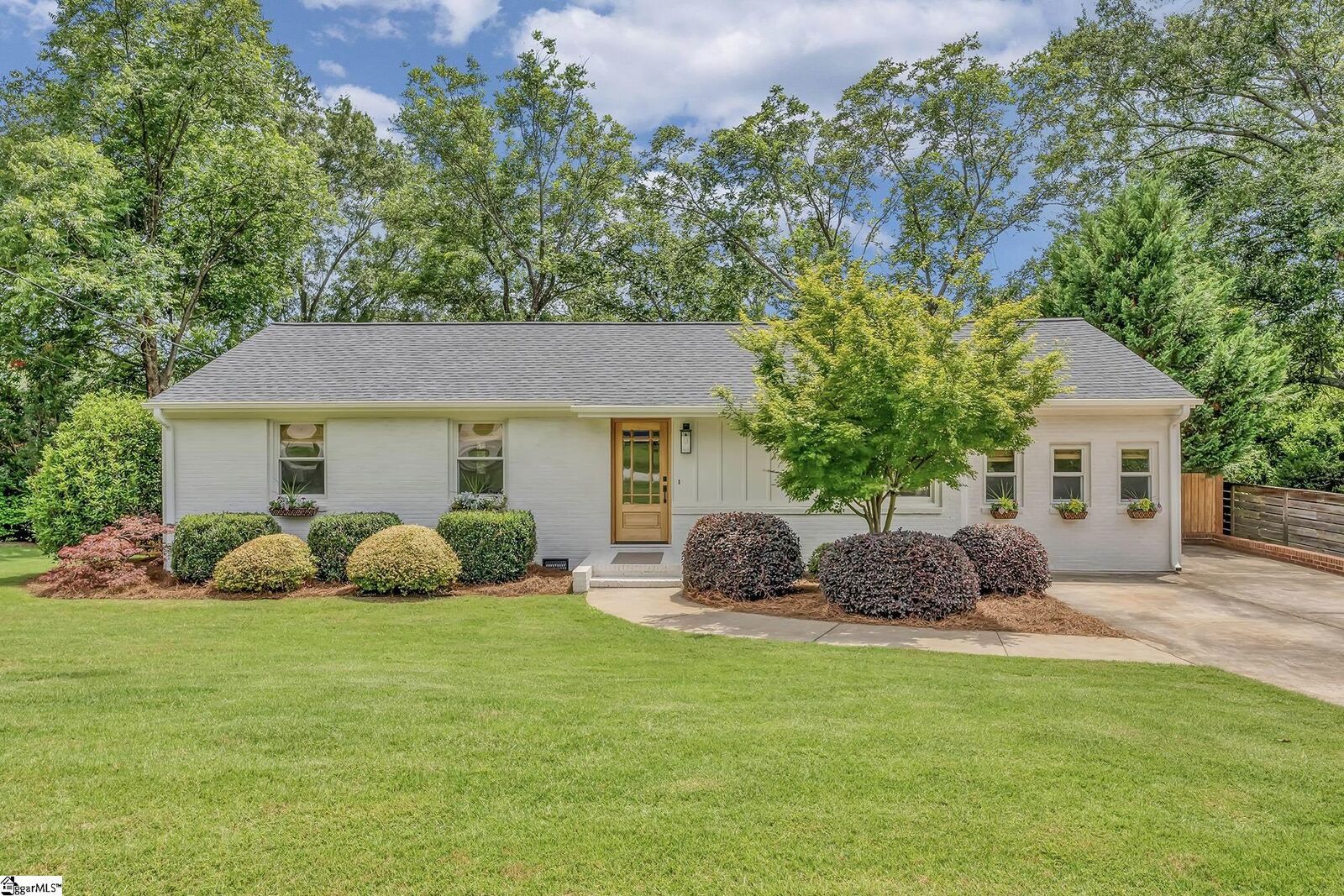 Property Photo: 419 Willow Springs Drive SC 29607