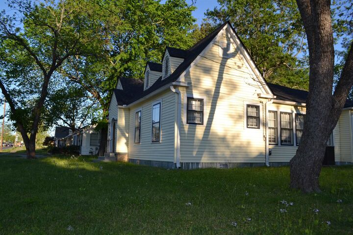 Property Photo:  605 W Tyler  TX 75644 