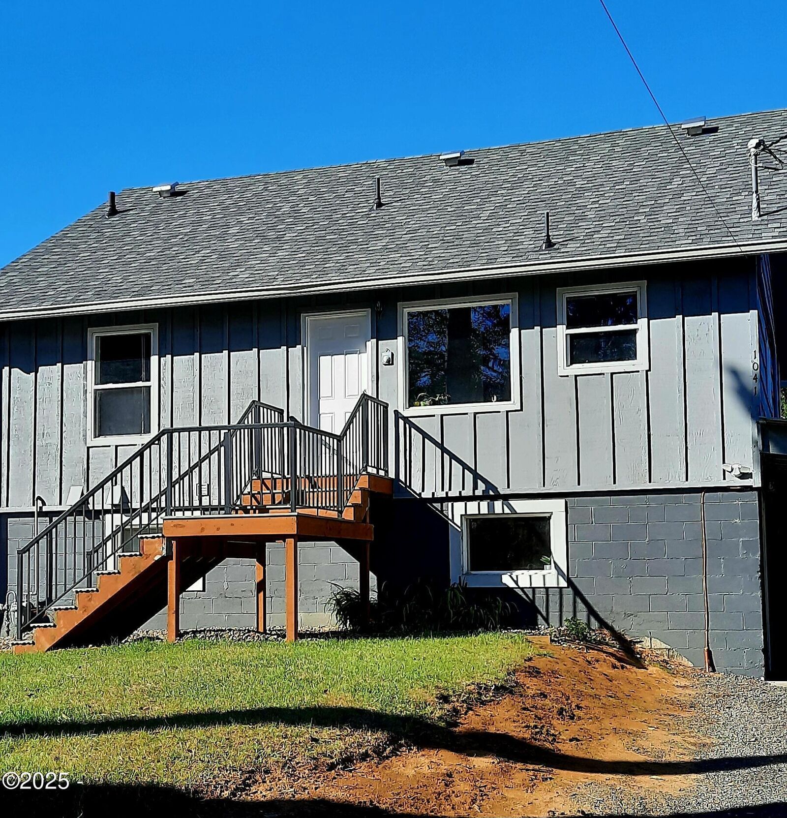Property Photo:  1039 NE Grant Street  OR 97365 