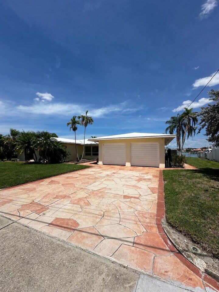 Property Photo: 732 Pruitt Drive FL 33708