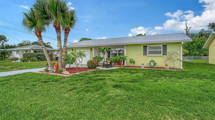 Property Photo:  1003 21st Avenue W  FL 34221 
