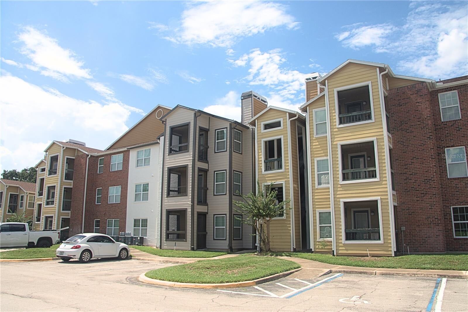 Property Photo: 4275 Perkinshire Lane L204 FL 32822